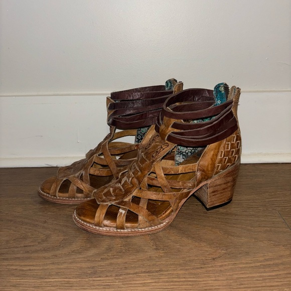 Freebird Penny Leather Cutout Booties - Size 8 - Picture 1 of 4